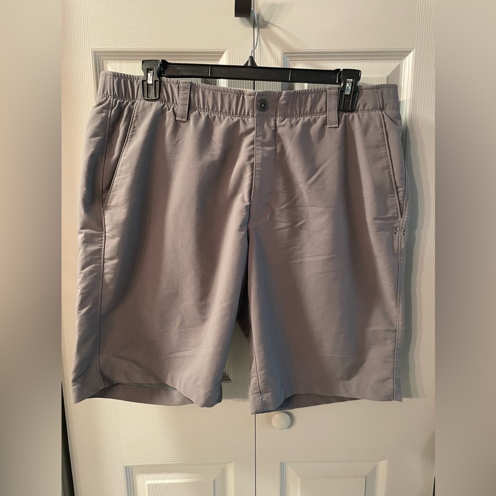 Under Armour mens golf shorts gray size 40, 10” inseam gently worn